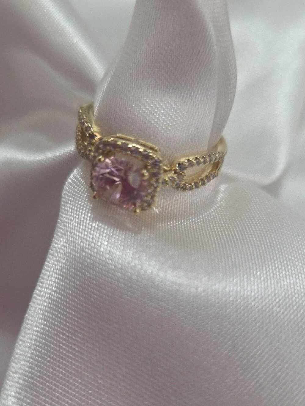 18K Laminated Gold Pink Centerstone Gold Halo Ring with Pavé Band Size 7.5